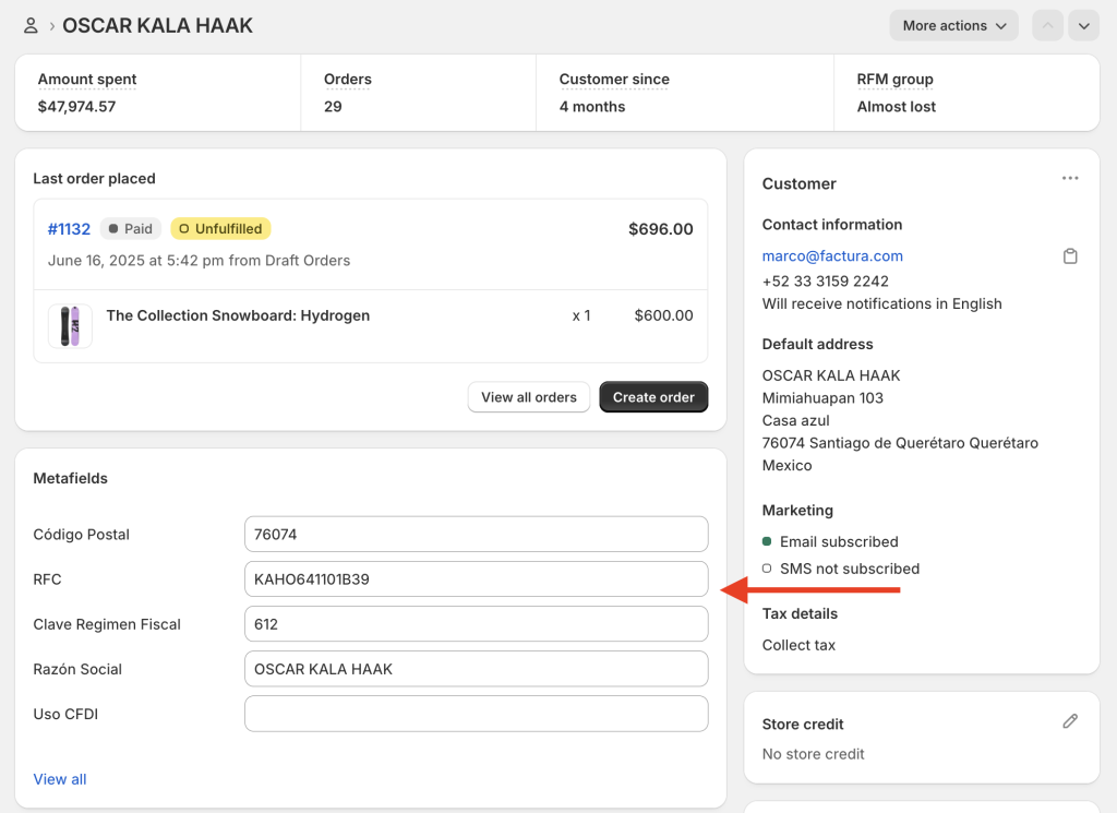 Sección de clientes en la tienda de Shopify señalando los datos de facturación