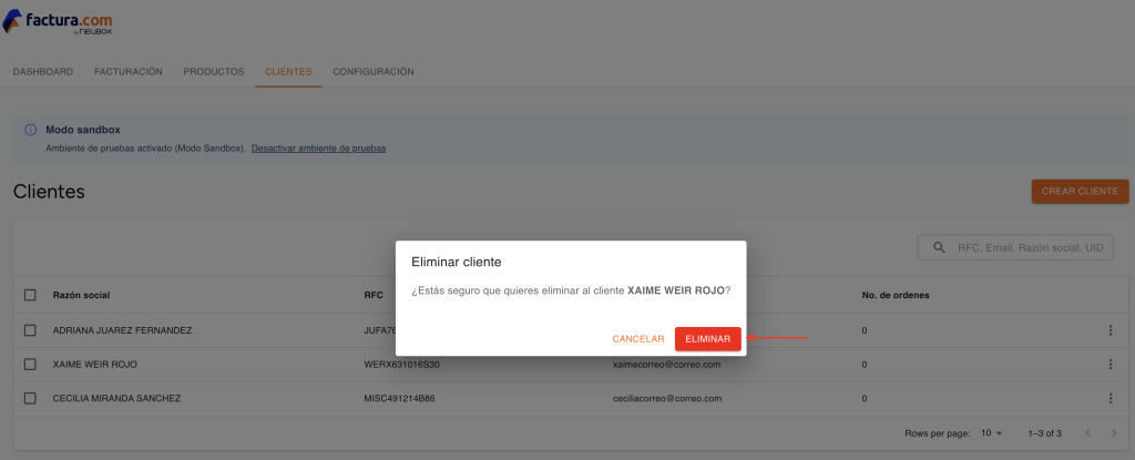 Vista del panel en el apartado clientes señalando la confirmación para eliminar un cliente