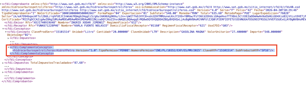 Vista del XML de la factura señalando el complemento